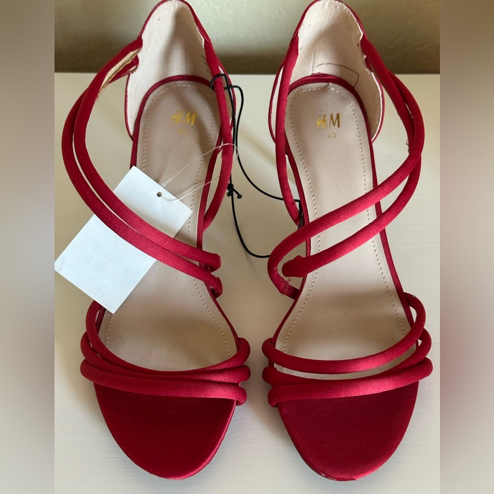 NWT H&M Ferrari red strappy heel perfect condition  40 (9)